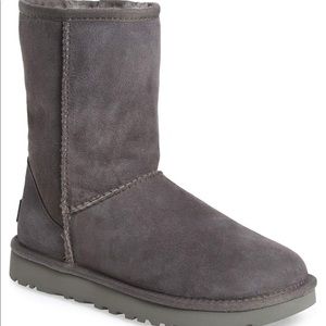 Classic Short Uggs Size 7